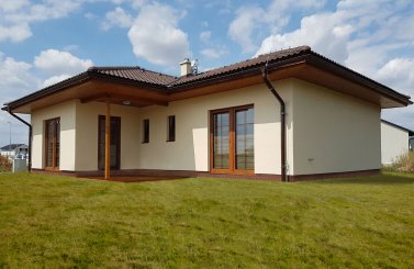 Menší bungalov 3+kk v obci Dříteč